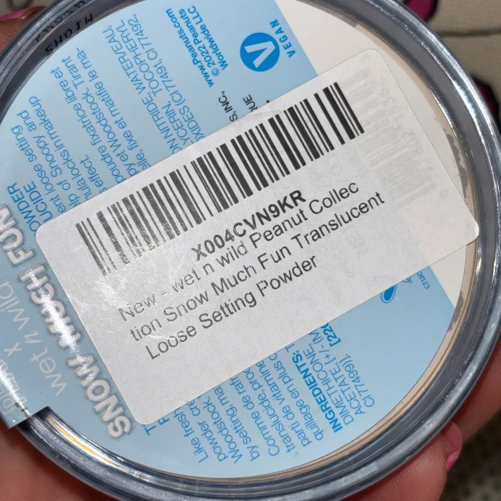 Wet n Wild x Peanuts limited edition Christmas cosmetic bag - Picture 4 of 5